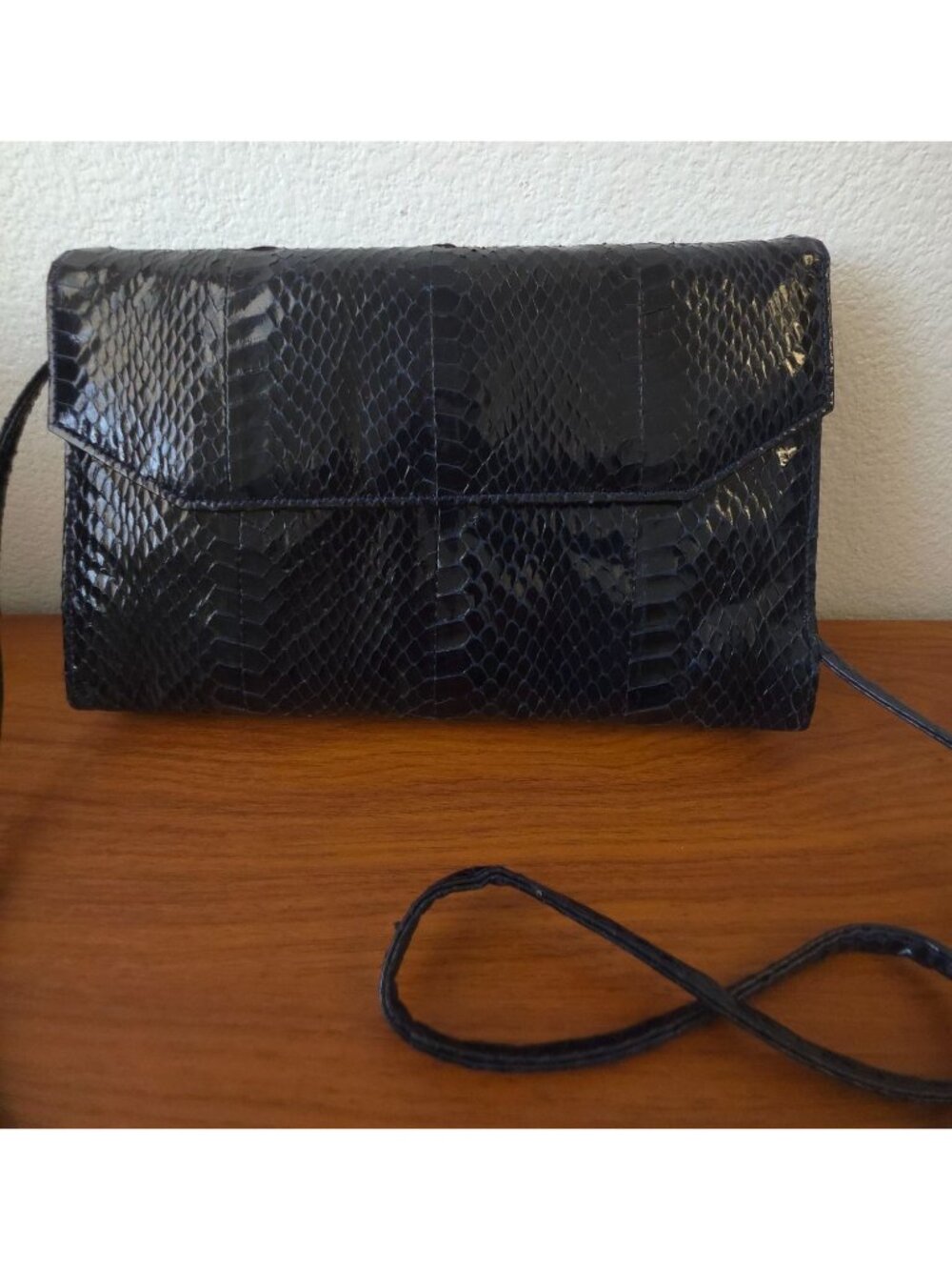Vtg Neiman Marcus Blackish-Blue Snakeskin Envelope Crossbody Clutch Purse Bag - Picture 2 of 9